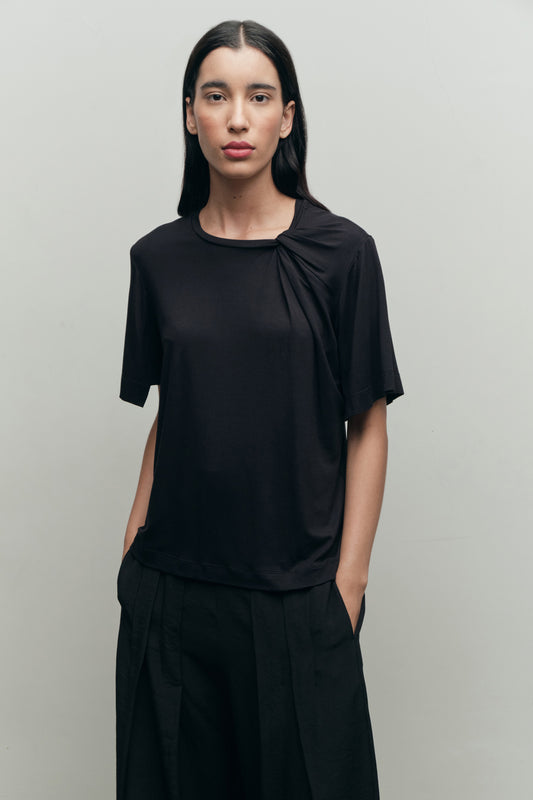 Blusa Irene Preto
